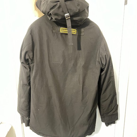 $1795 Authentic CANADA GOOSE Made in CANADA Women's Fur Hoodie SnapZip Coat Sz.M - Picture 3 of 16